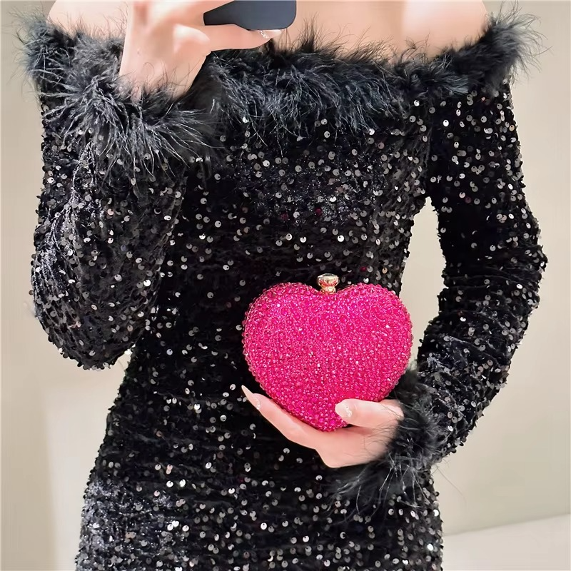 Luxury Heart-Shaped Evening Clutch with Crystal Inlays and Rhinestones for Weddings and Special Events.